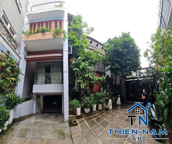 Biệt thự đường Nguyễn ĐÌnh Chính, Phường 11, Quận Phú Nhuận  -  Hồ bơi + Sân vườn - Giá 85 triệu