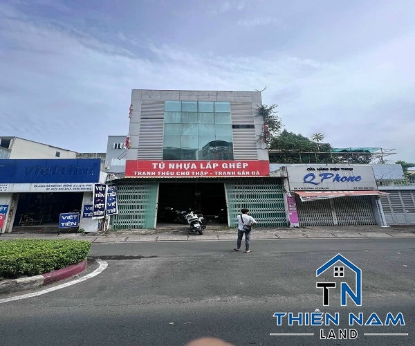 Cho thuê nhà mặt tiền đường 3 Tháng 2, phường 14, Quận 10, DT: 200m2