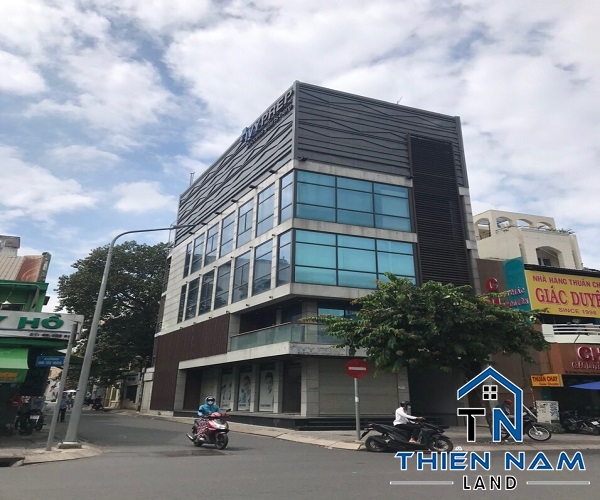 Cho thuê tòa nhà góc 2 mặt tiền đường Đinh Tiên Hoàng, P. ĐaKao, Quận 1