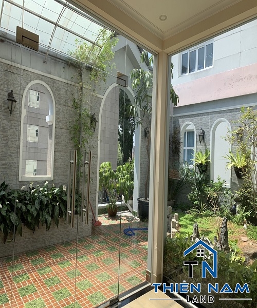 Cho thuê biệt thự hẻm xe hơi đường Hoàng Hoa Thám, Bình Thạnh. dtkv 380m2.