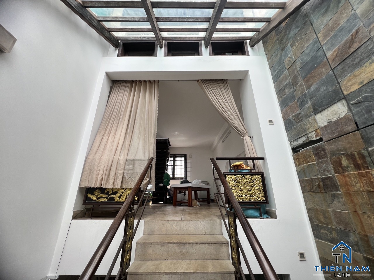 Cho thuê nhà MT đường Thạch Thị Thanh, P Tân Định, Quận 1 -  Giá 45 triệu