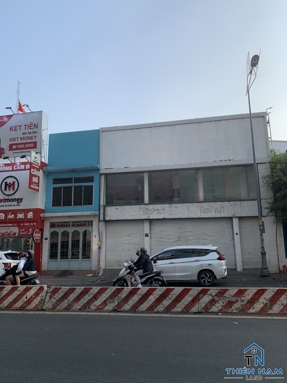 Cho thuê nhà MT Cống Quỳnh, P Nguyễn Cư Trinh, Q1 -  Giá: 190 triệu