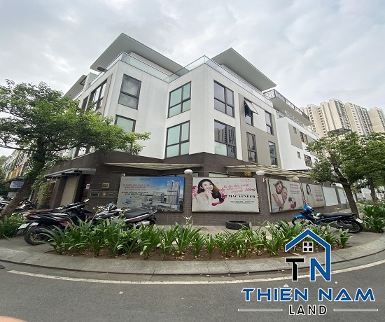 Cho thuê nhà Góc 2 MT đường số 8 Hà Đô Centrosa , Quận 10 - Giá 75 triệu