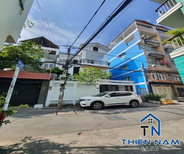 Cho thuê biệt thự khu cư xá Nguyễn Kiệm, F4, Q. Phú Nhuận. DT: 8m x 17m, 1 trệt 2 lầu sân vườn