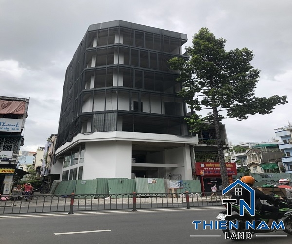Cho thuê Tòa nhà góc 2 mặt tiền đường 3 Tháng 2, Quận 10, nở hậu 14m