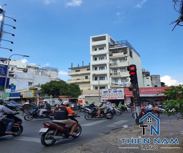 Cho thuê tòa nhà mặt tiền Phan Đình Phùng Q.Phú Nhuận. vị trí đắt địa ngay ngã 3, Huỳnh Văn Bánh. 