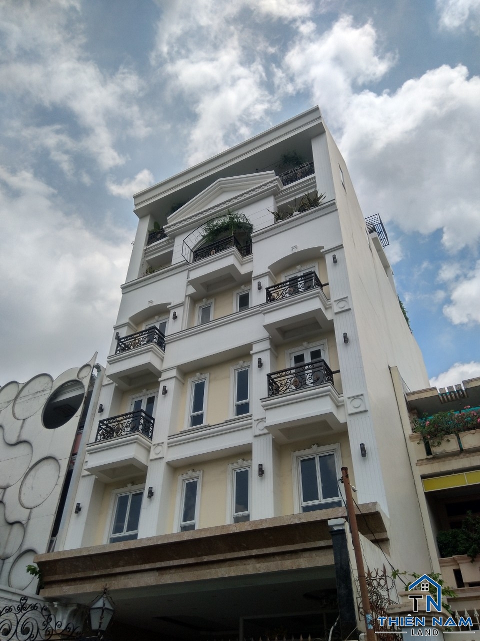 Cho Thuê MTKD 10x20m, hầm 6 lầu Nguyễn Trọng Tuyển p.1 Tân Bình